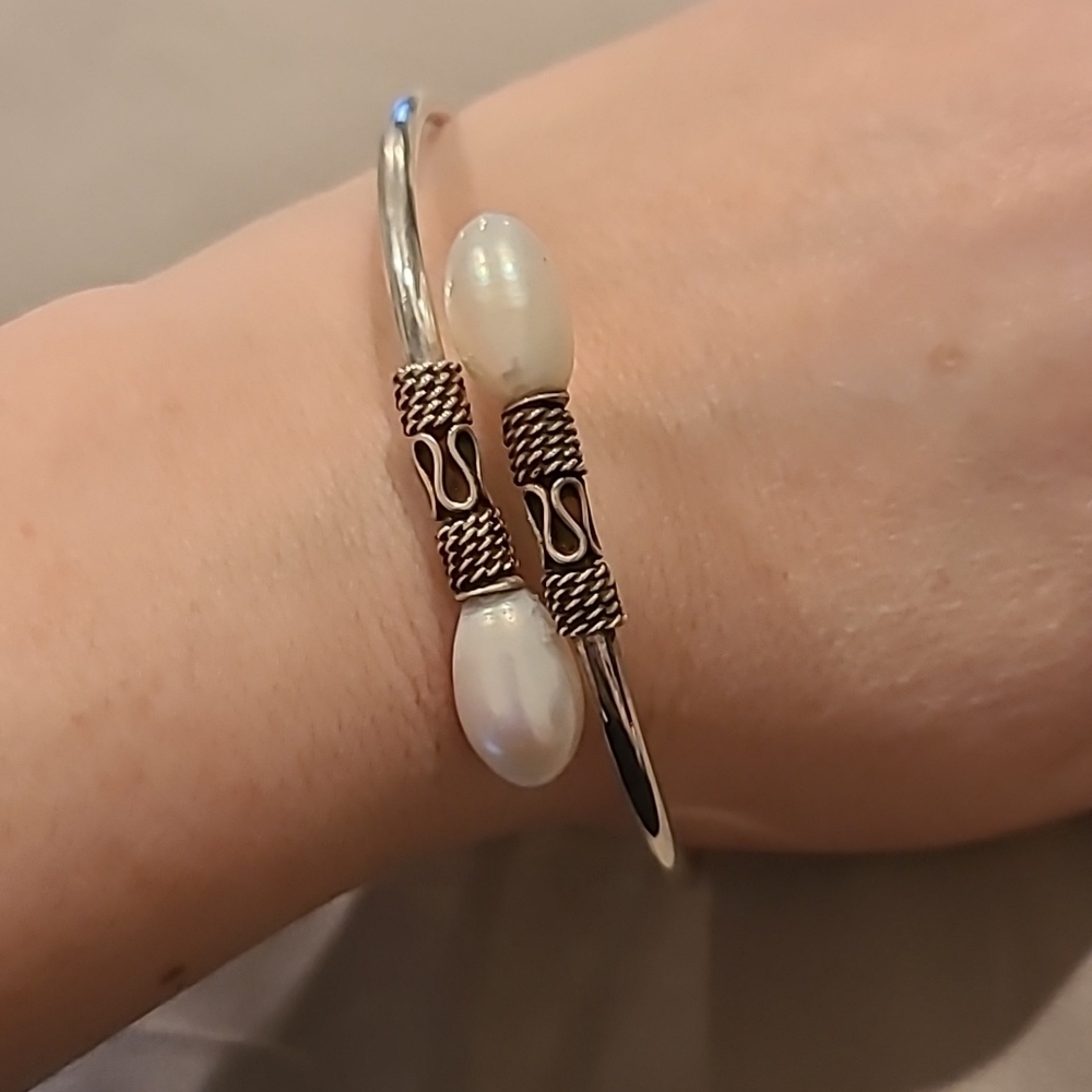 Freshwater pearl sterling silver bracelet